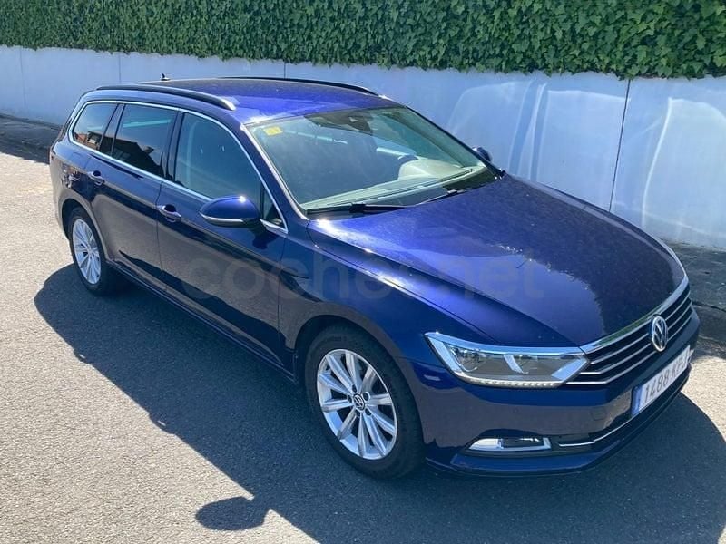 Usado VW Passat Advance 120 CV (88 kW) 2018 Azul Familiar