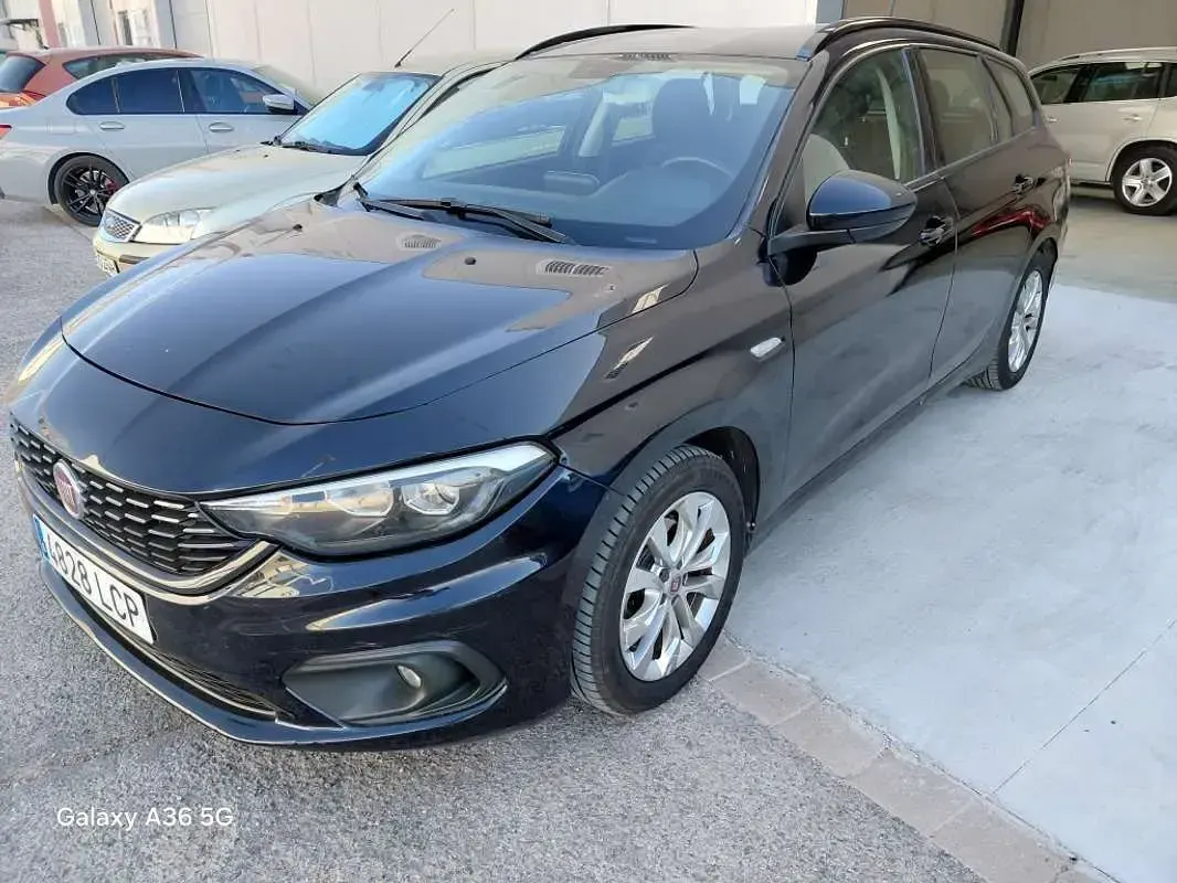 Usado Fiat Tipo Lounge 120 CV (88 kW) 2018 Negro Utilitario