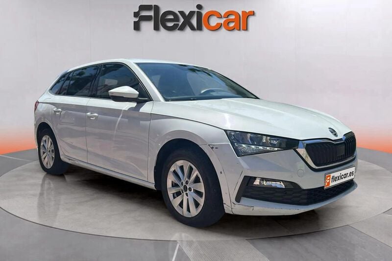 Blanco Usado 2023 Skoda Scala Ambition Utilitario | 13.590 € (Buen precio) - Imagen 1/4