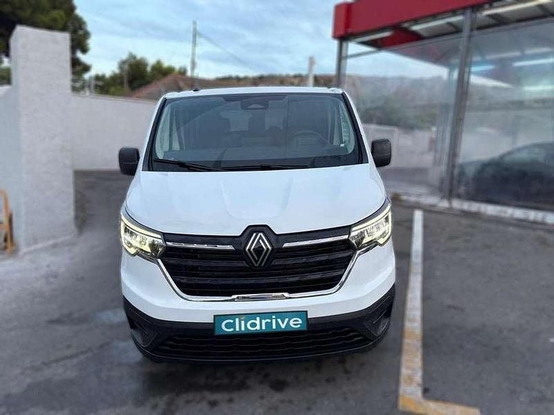 Usado Renault Trafic 110 CV (80 kW) 2025 Blanco Monovolumen