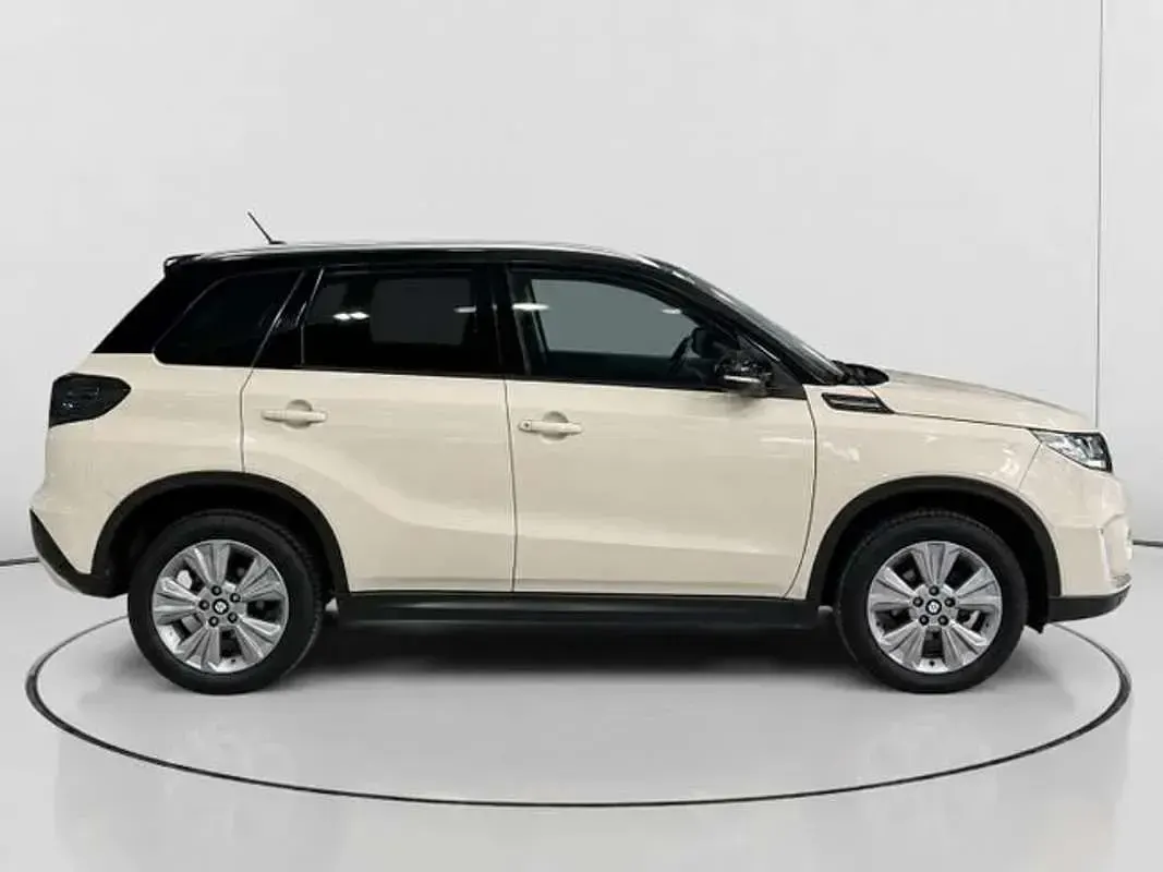 Usado Suzuki Vitara 129 CV (94 kW) 2020 Beige SUV