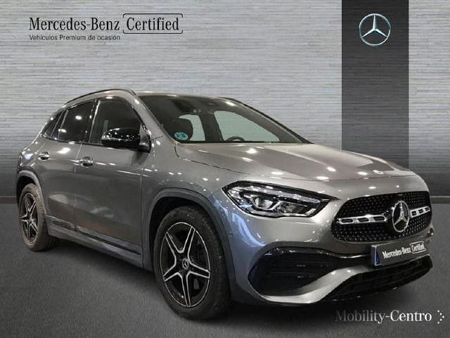 Usado Mercedes GLA200 AMG line 163 CV (119 kW) 2022 Mountaingrau  met. SUV