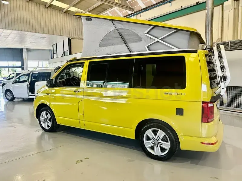 Usado VW California Beach 150 CV (110 kW) 2016 Amarillo Van