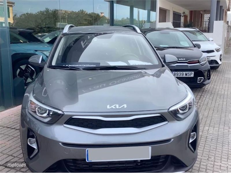 Plateado Usado 2024 Kia Stonic SUV | 19.500 € (Precio justo) - Imagen 1/4