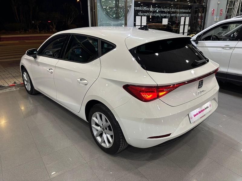 Usado Seat Leon Style 115 CV (84 kW) 2022 Blanco Utilitario