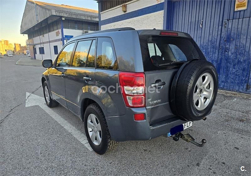 Gris / plata Usado 2007 Suzuki Grand Vitara SUV | 4999 € (Precio justo) - Imagen 1/4