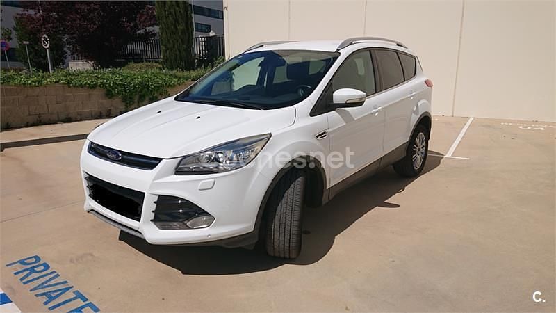 Usado Ford Kuga Titanium 140 HP (102 kW) 2014 Branco SUV