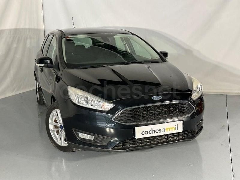 Usado Ford Focus Trend 125 CV (91 kW) 2016 Negro Familiar