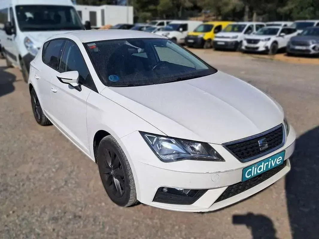 Używany Seat Leon Style 131 KM (96 kW) 2019 Biały Sedan/Limuzyna