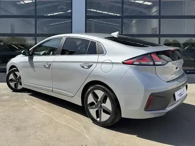 Usado Hyundai Ioniq 141 CV (103 kW) 2022 Gris Utilitario