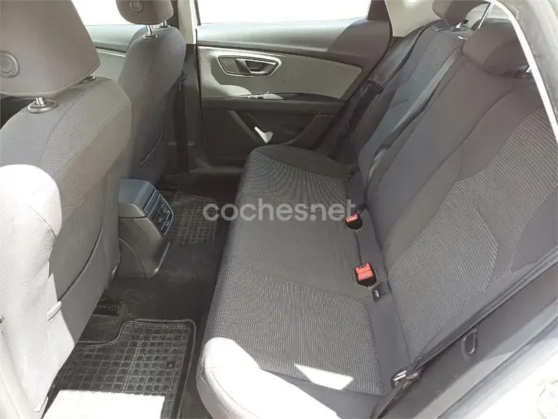 Usado Seat Leon Style 115 CV (84 kW) 2017 Gris / plata Berlina