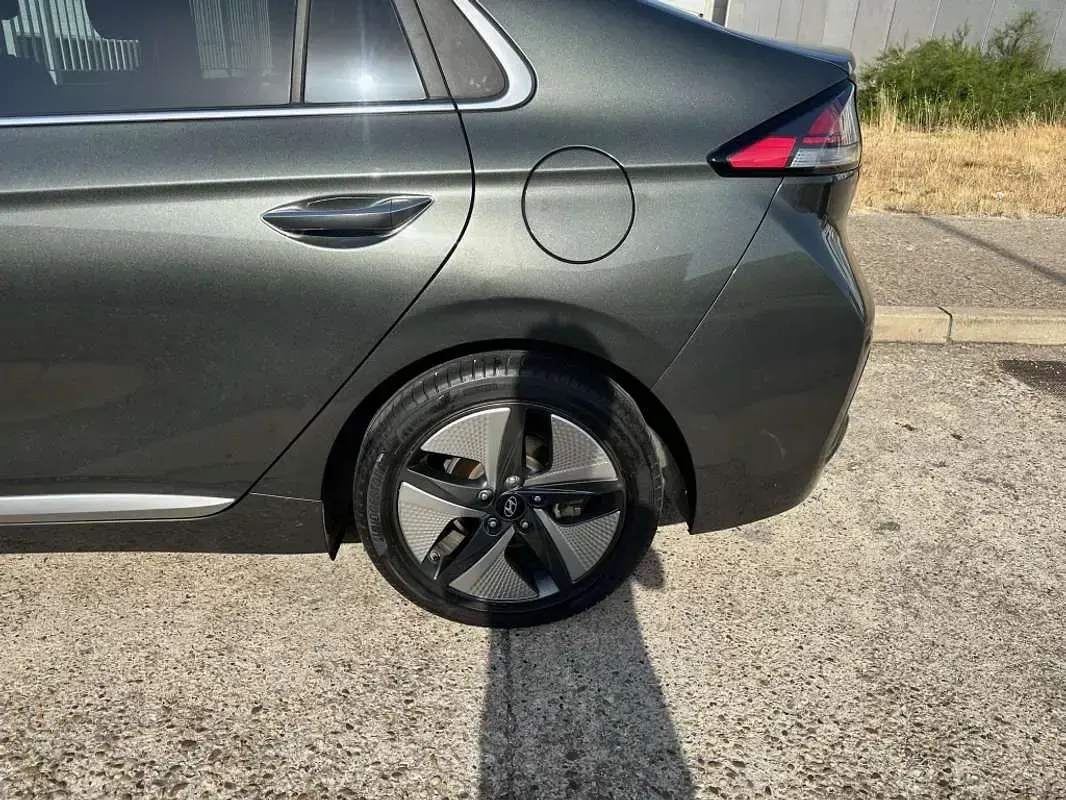 Usado Hyundai Ioniq Style 141 CV (103 kW) 2022 Gris Utilitario