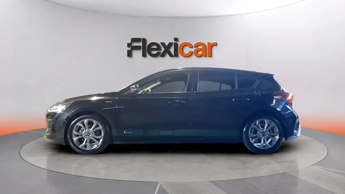 Usado Ford Focus ST-Line 155 CV (114 kW) 2023 Negro Berlina
