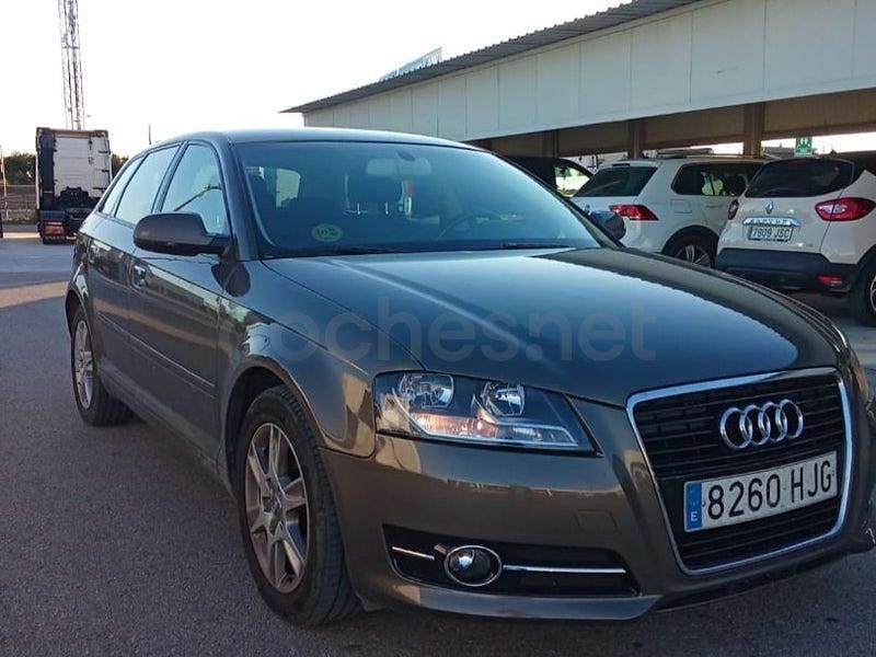 Usado Audi A3 Ambition 105 CV (77 kW) 2012 Marrón Utilitario