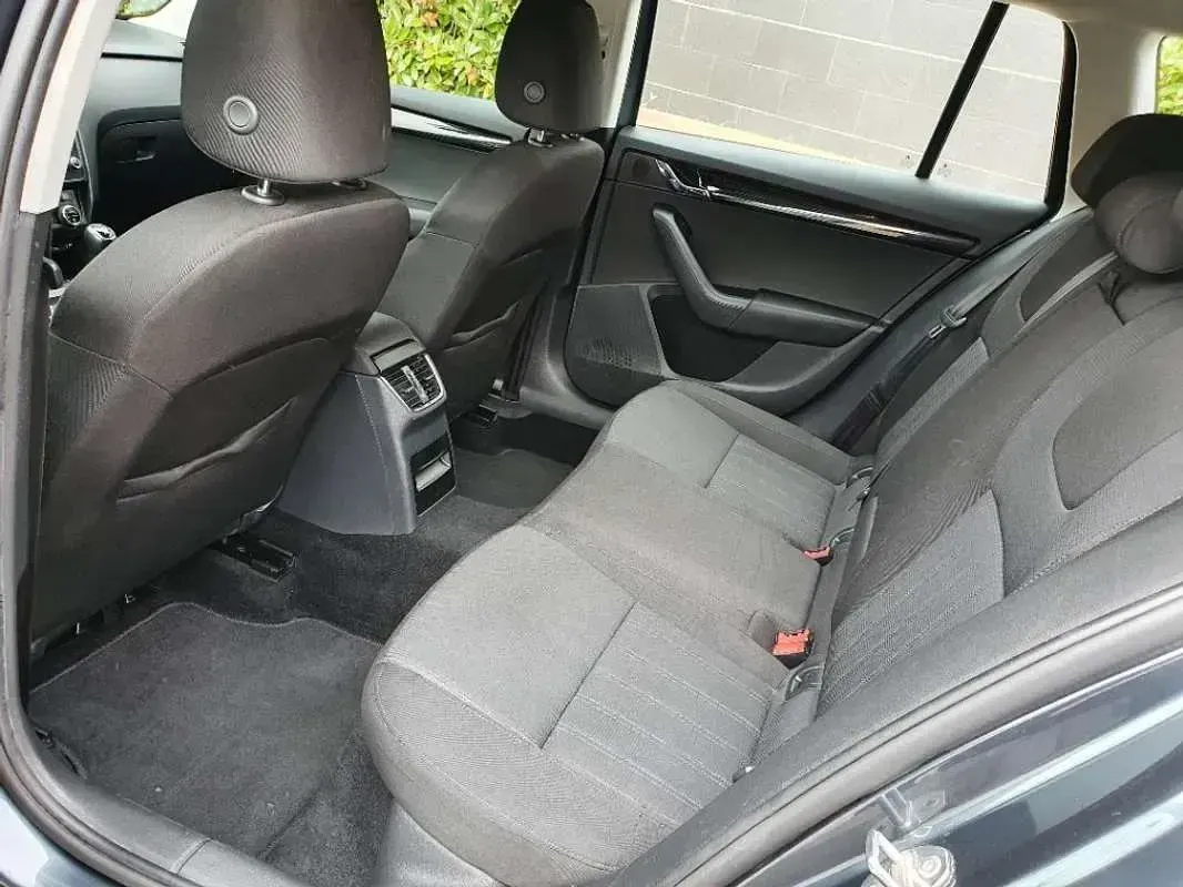 Usado Skoda Octavia Style 150 CV (110 kW) 2018 Gris Familiar