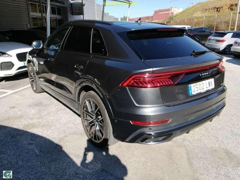 Usado Audi Q8 Ambiente 286 CV (210 kW) 2022 Gris / plata SUV