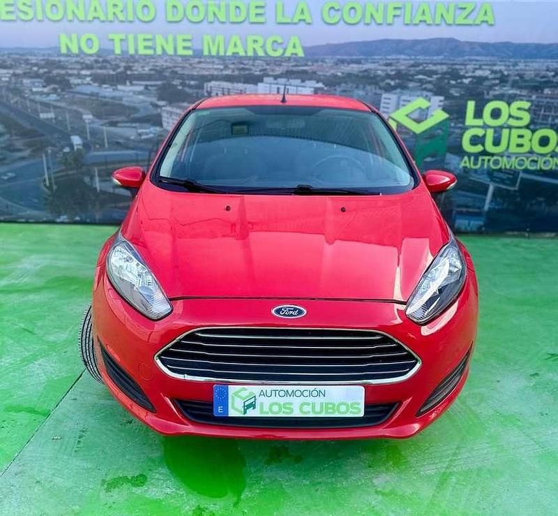 Rojo Usado 2013 Ford Fiesta Titanium Utilitario | 8000 € (Precio justo) - Imagen 1/4