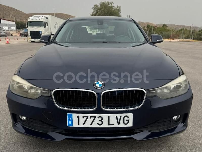 Usado BMW 318 143 CV (105 kW) 2014 Azul Berlina