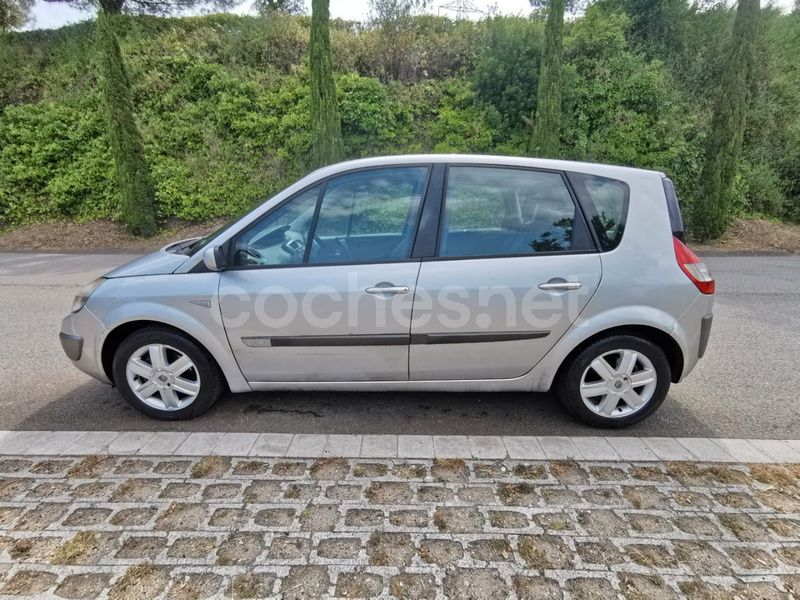 Usado Renault Scénic II Dynamique 105 CV (77 kW) 2006 Gris / plata Monovolumen