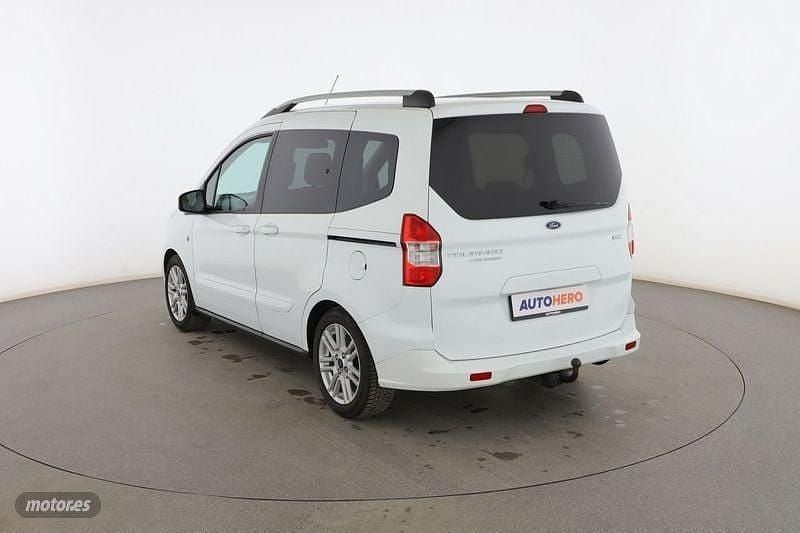 Usado Ford Tourneo Courier Titanium 100 CV (73 kW) 2015 Blanco Monovolumen