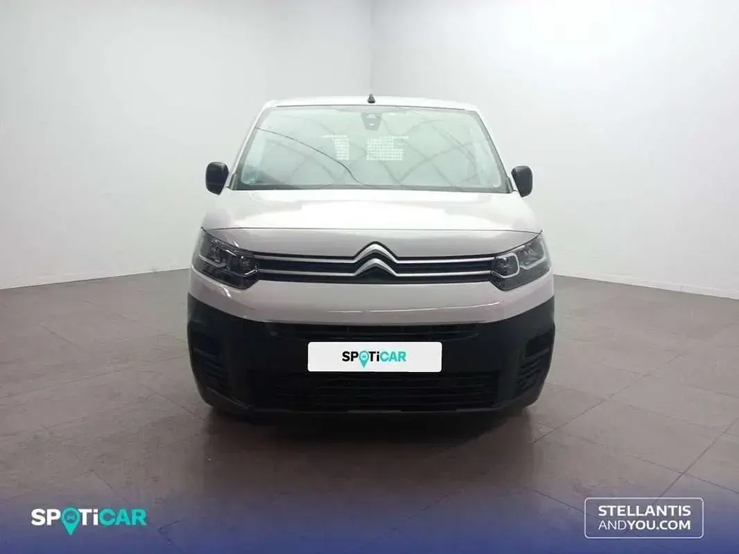 Usado Citroën Berlingo Live 103 CV (75 kW) 2024 Blanco Monovolumen