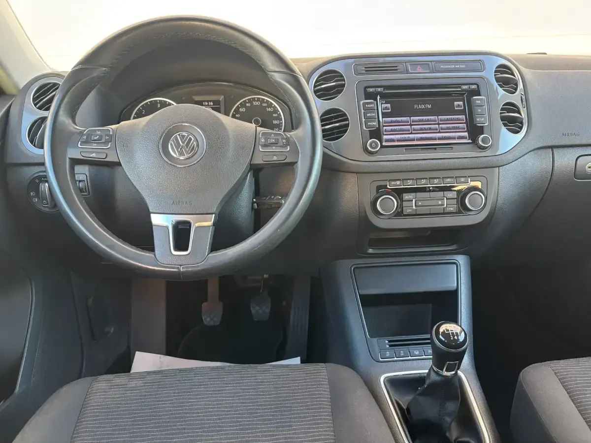 Usado VW Tiguan 110 CV (80 kW) 2014 Gris SUV