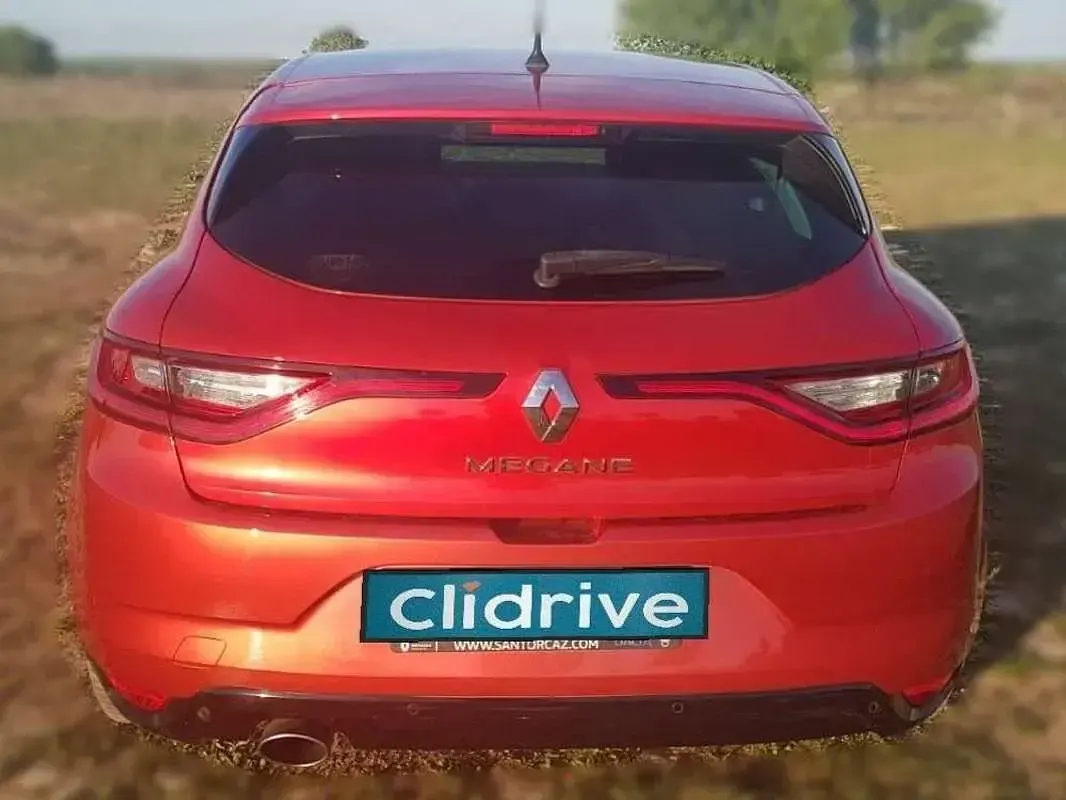 Usado Renault Mégane LIMITED 132 CV (97 kW) 2018 Rojo Utilitario