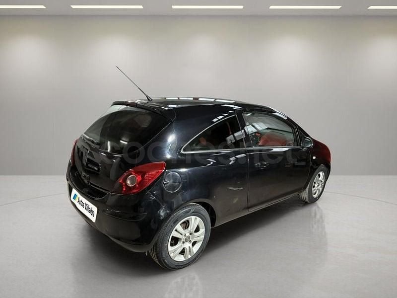 Usado Opel Corsa Selective 101 CV (74 kW) 2011 Negro Utilitario