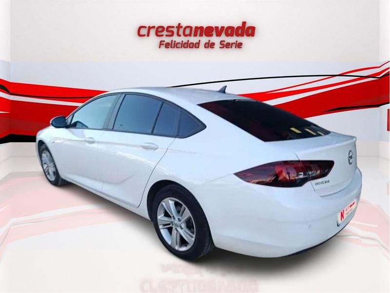 Usado Opel Insignia Selective 136 CV (100 kW) 2019 Blanco