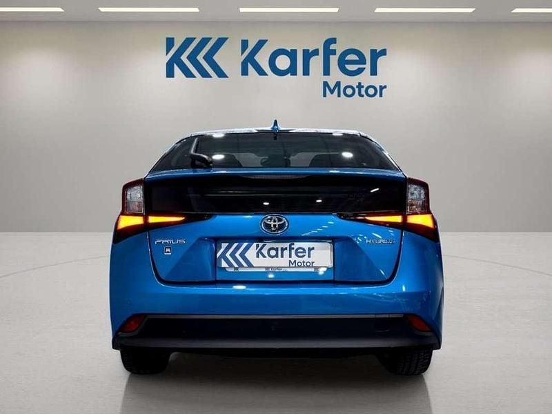 Begagnad Toyota Prius 122 HK (89 kW) 2020 Blå Halvkombi