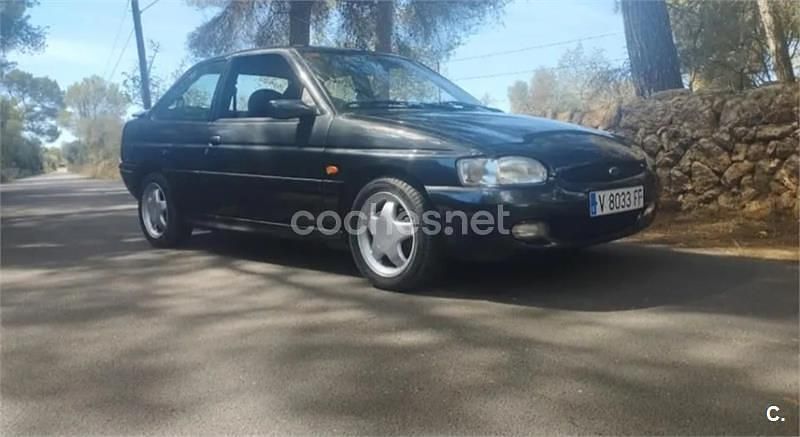 Usado Ford Escort RS 150 CV (110 kW) 1996 Negro Berlina