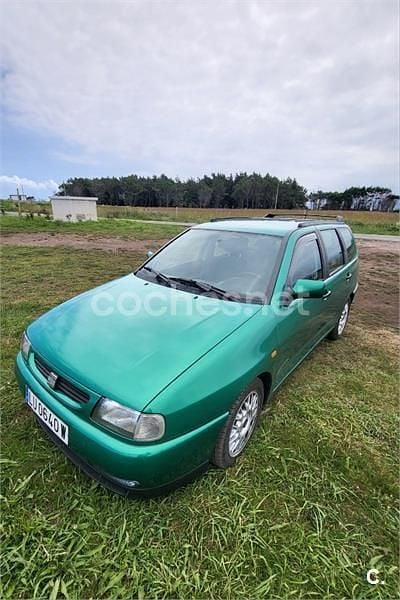 Usado Seat Cordoba 100 CV (73 kW) 1998 Verde Familiar