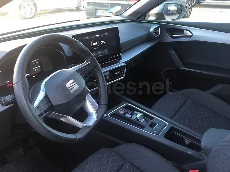Usado Seat Leon FR 150 CV (110 kW) 2024 Blanco Familiar