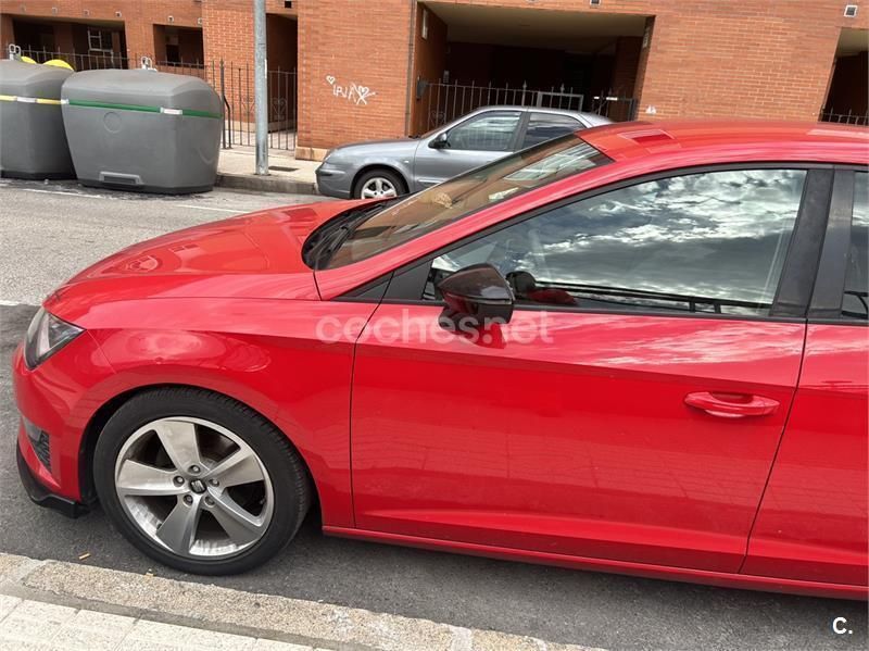 Usado Seat Leon FR 140 CV (102 kW) 2014 Rojo Berlina