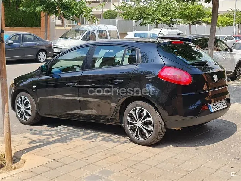 Usado Fiat Bravo Dynamic 90 CV (66 kW) 2007 Negro Utilitario