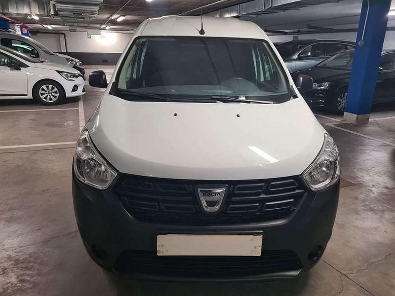 Usado Dacia Dokker Essentiel 109 CV (80 kW) 2021 Blanco Monovolumen