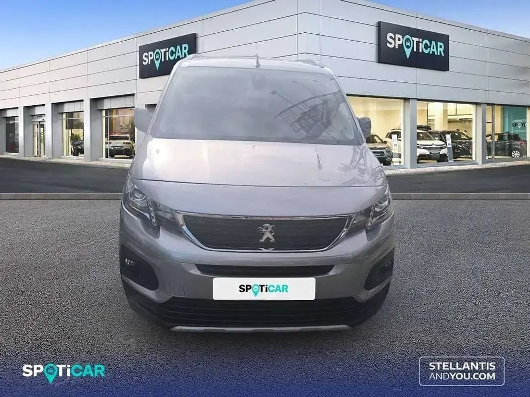 Usado Peugeot Rifter Allure 101 CV (74 kW) 2023 Gris Monovolumen