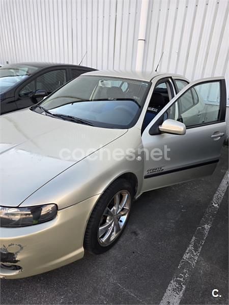 Usado Seat Leon Sport 105 CV (77 kW) 2002 Beige Utilitario