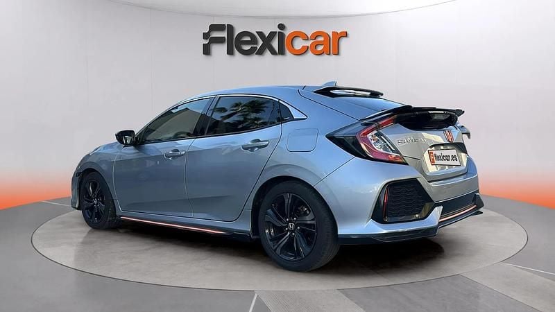 Usado Honda Civic Comfort 129 CV (94 kW) 2018 Gris Utilitario