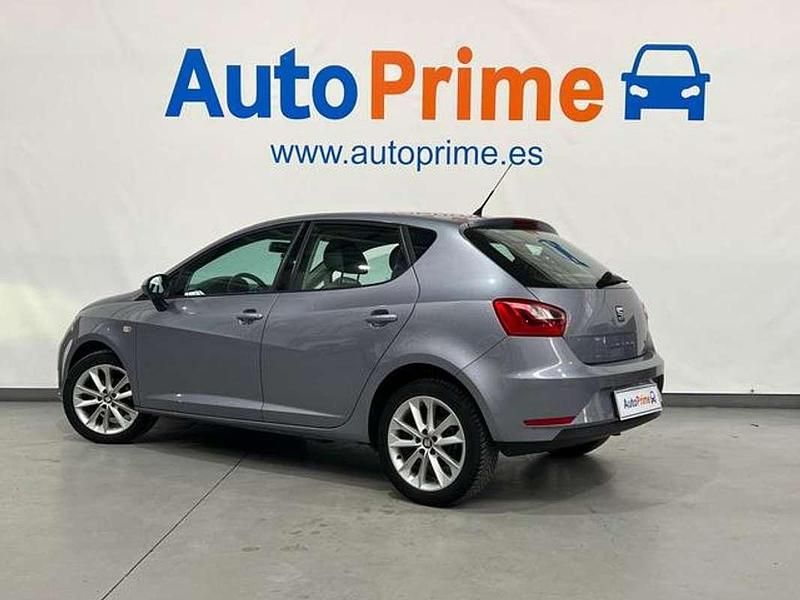 Usado Seat Ibiza Style 90 CV (66 kW) 2016 Azul Utilitario
