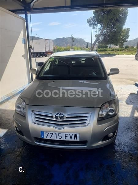 Beige Usado 2007 Toyota Avensis Executive Berlina | 4900 € (Precio justo) - Imagen 1/4
