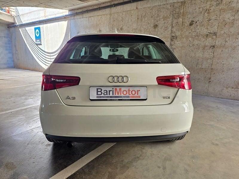 Usado Audi A3 Ambiente 105 HP (77 kW) 2014 Branco Sedan