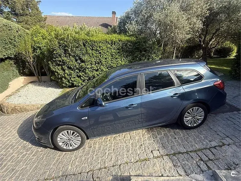 Usado Opel Astra Selective 136 CV (100 kW) 2015 Azul Familiar