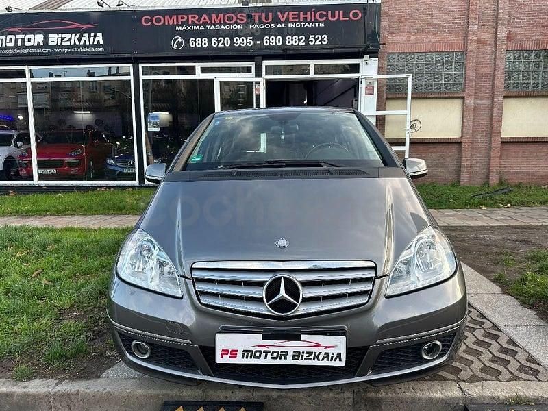 Usado Mercedes A180 AMG 109 CV (80 kW) 2012 Gris / plata Berlina