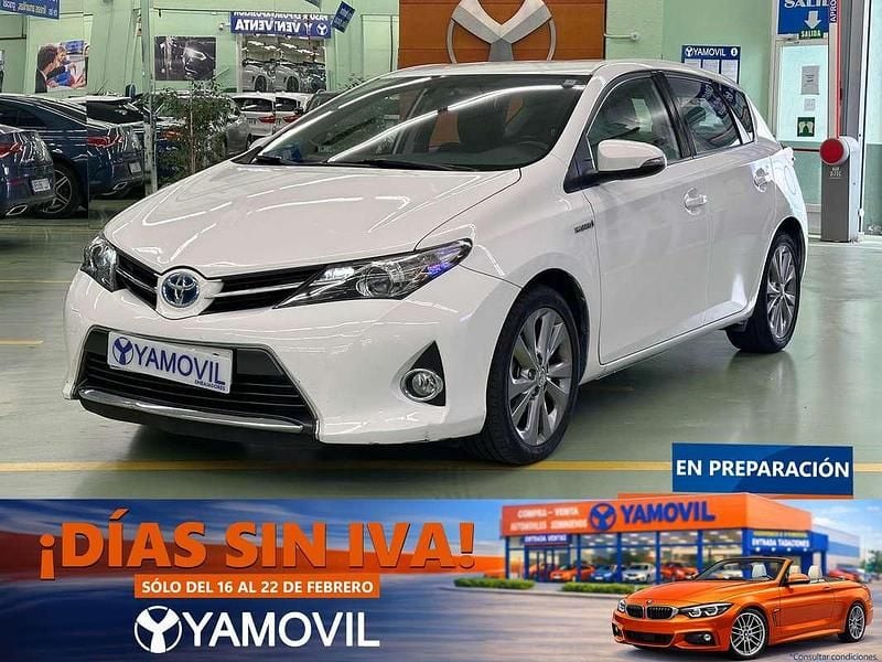 Usado Toyota Auris Hybrid Active 136 CV (100 kW) 2015 Blanco Utilitario