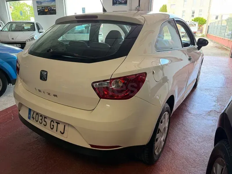 Usado Seat Ibiza Ecomotive 80 CV (58 kW) 2010 Blanco Berlina
