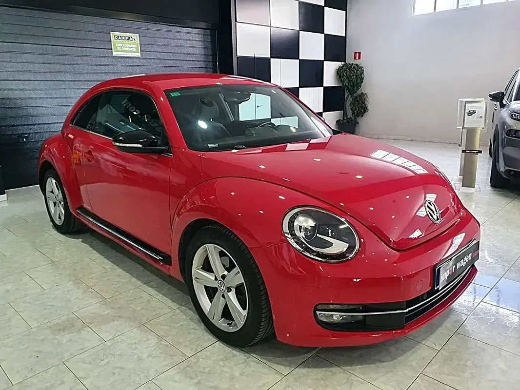Usado VW Beetle Design 140 CV (102 kW) 2013 Rojo Utilitario