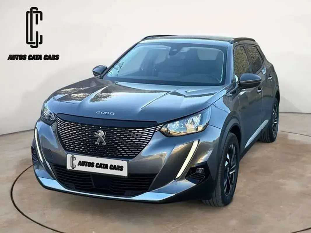 Usado Peugeot 2008 Allure 131 CV (96 kW) 2021 Gris / plata SUV