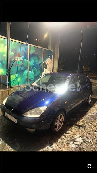 Usado Ford Focus Trend 100 CV (73 kW) 2002 Azul Berlina