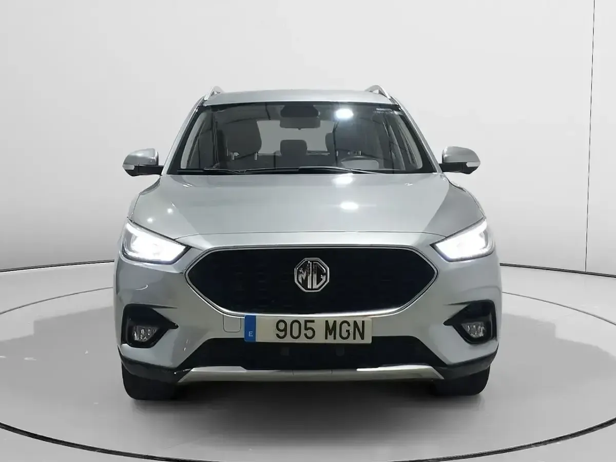 Usado MG ZS Luxury 106 CV (77 kW) 2023 Gris / plata SUV